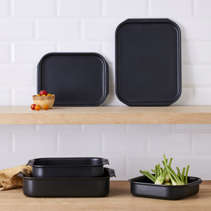 Le Creuset Ovenware Medium Rectangular Tray 28cm